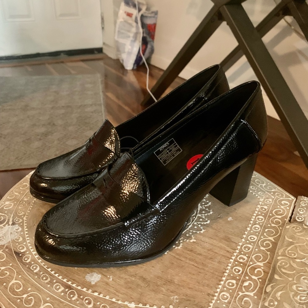 Women’s 10 Patent leather Black heeled shoes